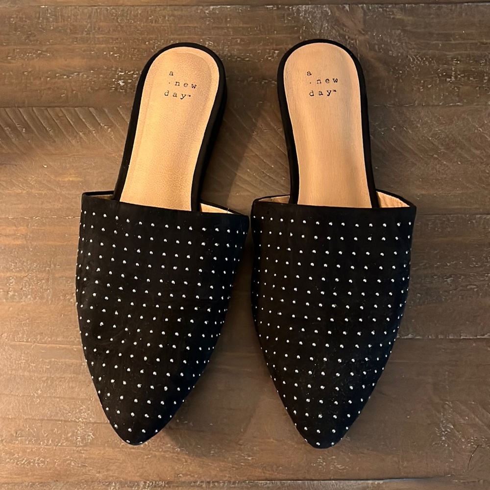 **Excellent condition ** a new day brand sz 8.5 mule